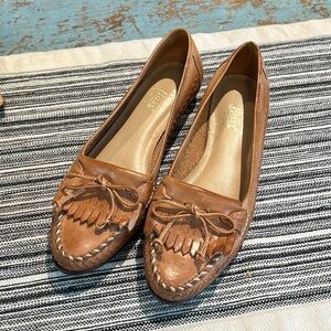 G.H Bass & Co. Leather Moccasins Tan Women  Size 6.5 Made in Brazil